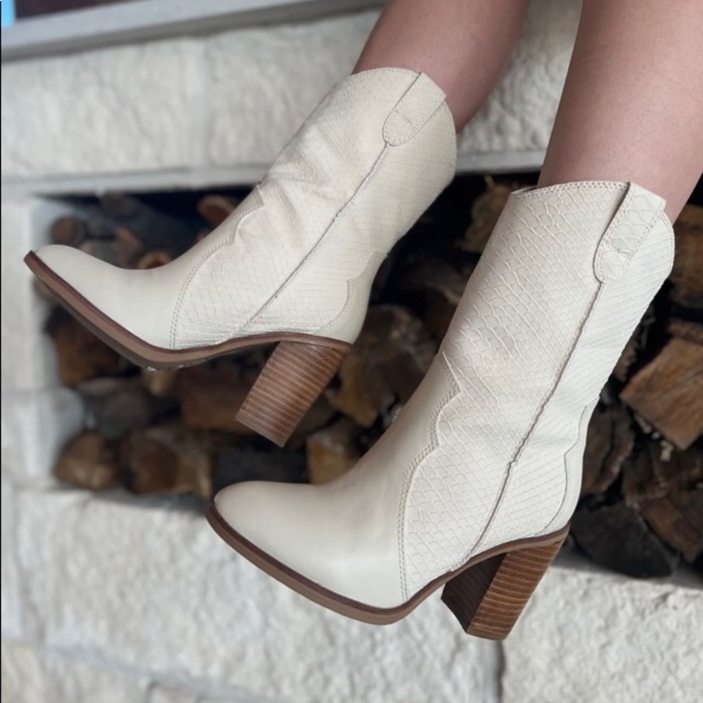 MIA Raylyn Western Flare Boots NEW